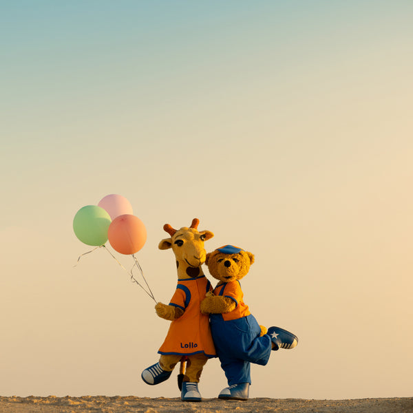 Lollo och Bernie kramas i solnedgången